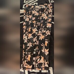Victoria’s Secret NWT  Incredible Essential Leggings Size 16 Black/Peach Floral